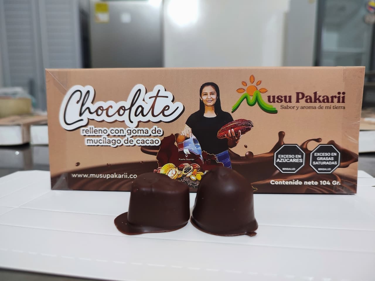 Chocolate relleno con goma de mucilago de cacao