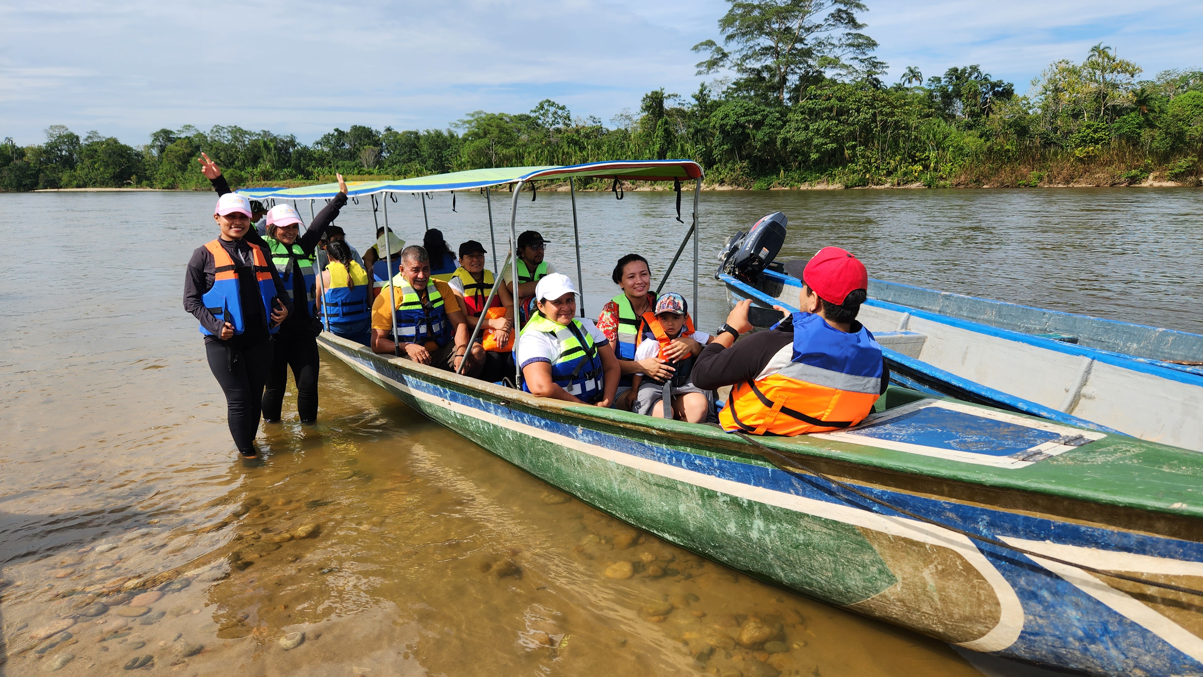 Transporte Fluvial: Paseo en Lancha